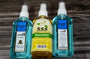 Kahire, Mısır, 7 Haziran 2025: Jasmine 555 sprey ve Lavanta parfümü doğal buharlaştırıcı, Kesma ve Chabrawichi tarafından, Mısır 'ın parfüm ve kozmetik endüstrisinde iyi bilinen bir marka.