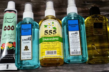 Kahire, Mısır, 7 Haziran 2025: Femme chic, Jasmine 555, Lavender kolonya, Kesma ve Chabrawichi tarafından, Mısır parfüm ve kozmetik endüstrisinde bir marka ve Chabrawichi tarafından tıraş köpüğü 555