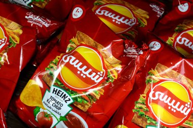 Kahire, Mısır, 14 Haziran 2025: HEINZ 'den domates ketçapı, Chipsy, Mısır' dan yeni bir tat kızarmış patates