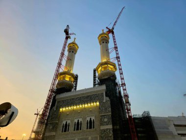 Mekke, Suudi Arabistan, 19 Haziran 2024: Büyük Kutsal Makkah Camii 'nin minareleri, İslam' ın en önemli camii, Mekke 'deki Kabe' nin etrafını sarar.