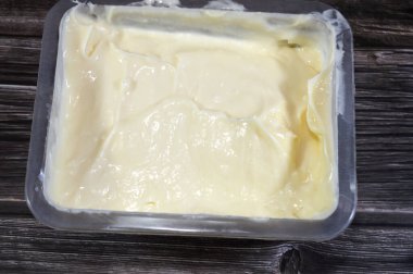 Kremalı Peynir, leziz peynirli aroma, yemeğin tadını artırır, kızarmış ekmek, sandviç, pizza ve hamburger ile kullanılabilir, süt ve kremadan yapılan yumuşak, hafif tadımlı taze peynir