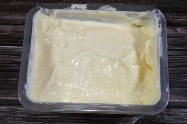 Kremalı Peynir, leziz peynirli aroma, yemeğin tadını artırır, kızarmış ekmek, sandviç, pizza ve hamburger ile kullanılabilir, süt ve kremadan yapılan yumuşak, hafif tadımlı taze peynir