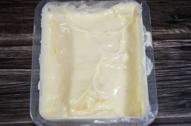 Kremalı Peynir, leziz peynirli aroma, yemeğin tadını artırır, kızarmış ekmek, sandviç, pizza ve hamburger ile kullanılabilir, süt ve kremadan yapılan yumuşak, hafif tadımlı taze peynir