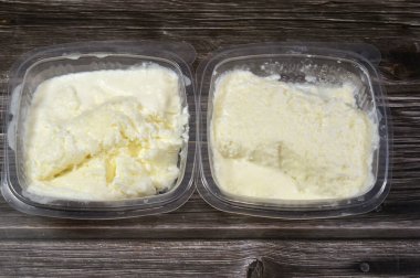 Süt kreması Qishta, farklı yemeklerde kullanılan taze sütten hazırlanan ve pıhtılaşmış krema, kishta, kaş gibi kremalı süt ürünlerine benzer bir tatlı olarak tüketilen süt ürünü.