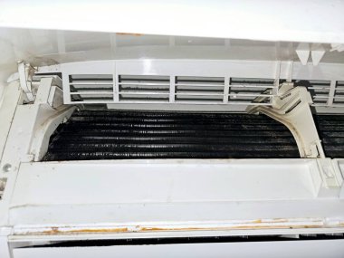 Havalandırma sisteminin iç buharlaştırıcı bobininin düzenli temizlenmesi, klimanın iç ünitesinin tozdan ve molozlardan korunması.