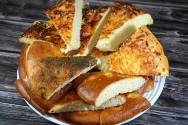 Türklerin sade ekmeği ve yoğurt, un, maya ve Türk ekmeğinden yapılan diğer malzemelerle birlikte Ramazan ayında oruç tutuyorlar.