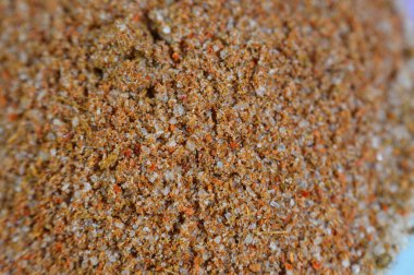 Patates çeşnili baharatlar, genellikle deniz tuzu, sarımsak taneleri, kırmızı biber ve kızarmış patates karışımından oluşan her türlü patates yemeğine lezzet katacak bir baharat kombinasyonu.