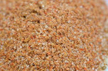 Patates çeşnili baharatlar, genellikle deniz tuzu, sarımsak taneleri, kırmızı biber ve kızarmış patates karışımından oluşan her türlü patates yemeğine lezzet katacak bir baharat kombinasyonu.