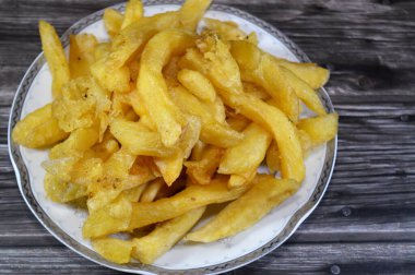 Patates kızartması, cips, parmak cipsi, patates kızartması, ya da patates kızartması, baget ya da Belçika ya da Fransa 'dan gelen tartışmalı kızarmış patates.