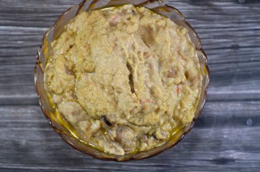 Mısır 'da keten tohumu ya da keten tohumu, keten yağı, ana yemek, Mısır' da kahvaltıda ezilmiş fasulye, sarı mercimek ve buğdayla pişirilmiş sandviç, Ramazan 'da Fava fasulyesi ana yemeği.