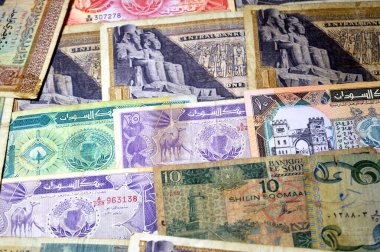 farklı ülkelerin farklı banknotları, farklı zaman ve değerler, antika eski nakit para banknotları farklı değerler ve farklı dönemlerden, eski zamanların ekonomisi