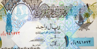 Katar Riyal nakit para birimi Katar banknotunun 1 Katarlı Riyal tarafının büyük bir parçası Ornated sütun, kemerler, yelkenli, palmiye ağaçları, çapraz kılıçlar, antika eski Katar faturası