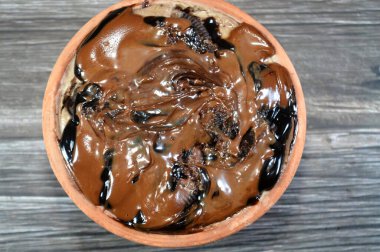 Pastalı sandviç, çikolatalı krema ve pastayla kaplı, krem şantili yumuşak bir yemek, kurabiyeler, pasta, tatlı, pofuduk, kremalı tatlı