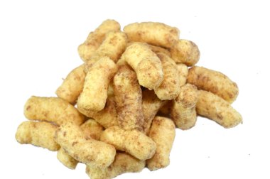 Fıstık aromalı puf, patlamış mısır ya da mısır gevreği, mısır ezmesi, pirinç, buğday ya da diğer mısır gevreğinden yapılan veya kızartılabilen mısır yemeğinden yapılan mısır gevrekleri şişirilir ya da çıkarılır.