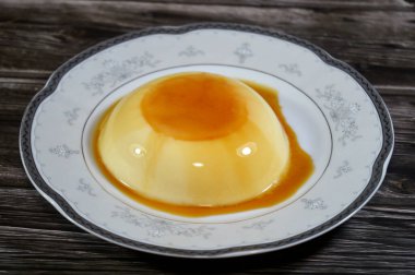 Krem karamel, flan, karamel pudingi veya muhallebi, sütten, şekerden, yumurtadan, kremadan, kremadan, pürüzsüzlükten ve sert tatlıdan oluşan bir çeşit sade krema soslu muhallebi.