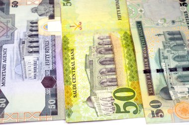 50 SAR 50 Suudi Arabistan riyali nakit para banknotları, Kudüs 'teki El-Aksa Camii, eski moda Suudi Arabistan parası krallar Abdullah, Salman ve Fahd zamanında yer alıyor.