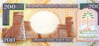 200 SAR 'ın büyük bir parçası 200 Suudi Arabistan riyal nakit para banknotu faturası, merkezinde Al Masmak Sarayı, Centenary logosu, Suudi Arabistan Centennial Krallığı
