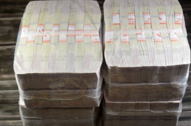 Mısır para paletleri 200 LE EGP 200 Mısır nakit paletleri, Mısır merkez bankası tarafından, bir palet başına 200 bin büyük miktarlarda fiziksel para tutmak için bir palet kullanılır