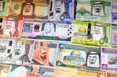Suudi Arabistan riyalistleri, eski çağlardan, eski kral Fahd zamanlarından kral Salman zamanına kadar, Suudi Arabistan riyalleri para ve ekonomi kavramına kadar nakit para destekler.