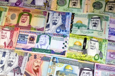 Suudi Arabistan riyalistleri, eski çağlardan, eski kral Fahd zamanlarından kral Salman zamanına kadar, Suudi Arabistan riyalleri para ve ekonomi kavramına kadar nakit para destekler.