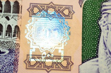 500 SAR 'ın ters tarafında 500 Suudi para banknotu, Kabe Ka' aba, Mekke Büyük Camii, Kral Abdulaziz Bin Abdürahman Al Saud, eski para.