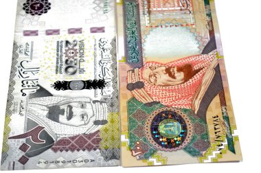 Eski ve yeni 200 SAR 'ın ters tarafları 200 Suudi Arabistan riyal nakit para banknot faturası, Kral Abdulaziz Al Suud, Suudi Arabistan para banknotları