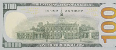 100 dolar nakit para banknotunun ters tarafının büyük bir kısmı Philadelphia, Pennsylvania 'daki Independence Hall merkezde ve büyük turuncu banknotlar 100 dolar içeriyor.