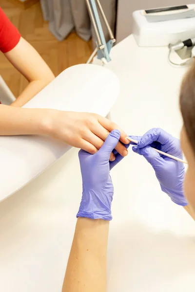 Gehakte Kinderen Handen Het Werkstation Manicure Schoonheidssalon Nagel Professional Doen — Stockfoto