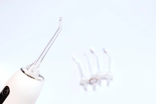 Nawadniacz Zębów Jamy Ustnej Skręcić Lewym Rogu Płyn Czyszczenia Zębów — Zdjęcie stockowe