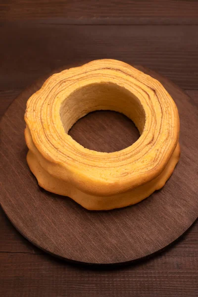 俯瞰鲍姆库亨 沙考蒂斯 木桌上的麝香 传统的沙士吐司蛋糕 日耳曼 用明火烹调的白菜 — 图库照片