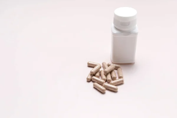 Handful Pills Capsules Slippery Elm White Bottle Beige Background Dietary — Stock Photo, Image