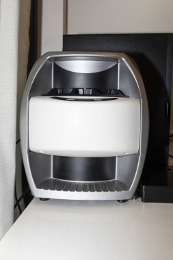 Diş röntgeni görüntüleme makinesini tara, laboratuardaki teknoloji cihazını. Diş muayenesi. Doktor bey. Diş Hekimliği, Tıbbi ve Diş Sağlığı Tarama Testi. Dikey düzlem. Yüksek kalite fotoğraf