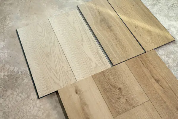 Üst Manzara Konforlu Vinil Tahta Örnekleri Beton Döşeme Evi 'nde yatıyor. Su geçirmez döşeme seçiliyor. Ev yeniden yapılandırması. Vinil fayans koleksiyonu, desenler. İç Tasarım Fikri. Yatay