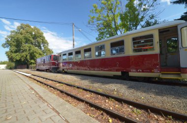 Tren raylarında tramvay