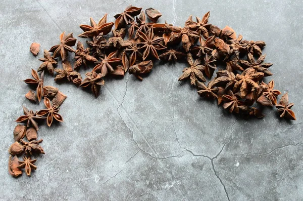 composition with dried star anise and dried cloves