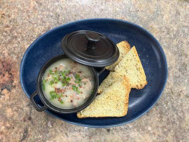 Lezzetli Asya yemeklerinin yakın görüntüsü