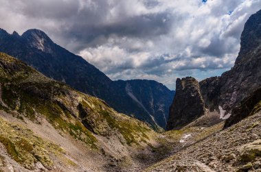 Tatra Ulusal Parkı 'ndaki dağ zirvesi. Slovakya