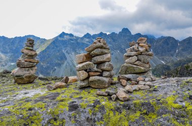 Dağlardaki dağ manzarası. Yüksek tatralar. Slovakya