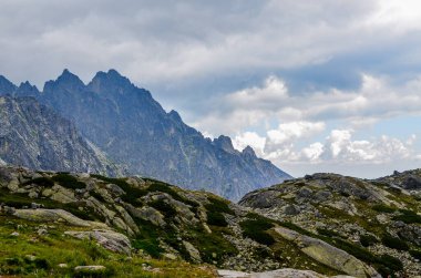 Polonya 'daki Tatras dağlarının manzarası