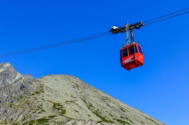 Dağlardaki teleferik.