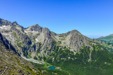 Rila Dağı vadisinde dağlar ve göllerle kaplı manzara, Yüksek Tatra Dağı, Slovakya