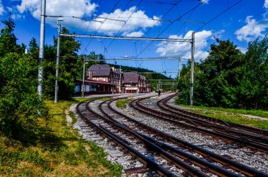 Dağlardaki demiryolu rayları, Yüksek Tatra Dağı, Slovakya