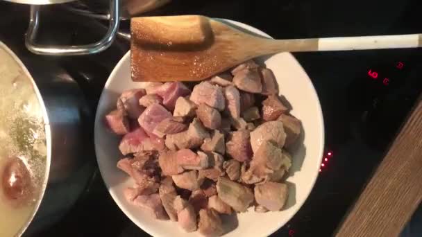 Goulash Ragout Con Trozos Carne Hígado Hombro Corazón Goulash Tradicional — Vídeo de stock