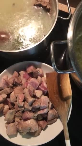 Goulash Ragout Con Trozos Carne Hígado Hombro Corazón Goulash Tradicional — Vídeos de Stock