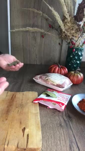 Goulash Ragout Met Stukjes Vlees Lever Schouder Hart Traditionele Tsjechische — Stockvideo