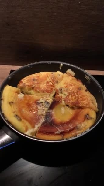 Pancake Goreng Dengan Salmon Dan Keju — Stok Video