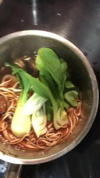 맛있는 아시아인의 음식을 가까이 — 비디오