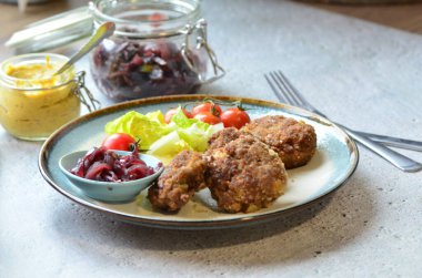 Tavuk göğsü ve patates püresi.