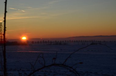 Dağlarda güzel bir gün batımı