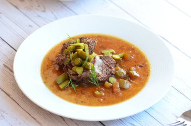 Sebzeli ve fasulyeli biftek güveci.